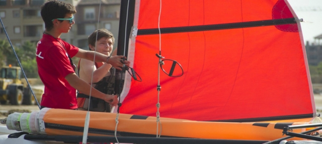 preparando el catamaran