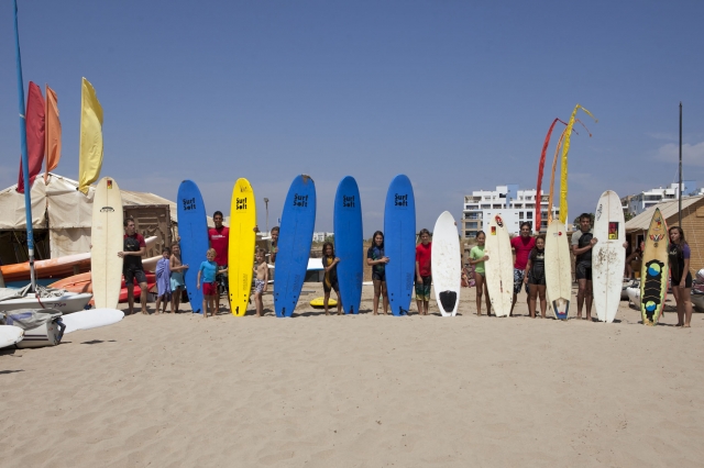 Material con diversidad de tablas de surf en Isla Canela