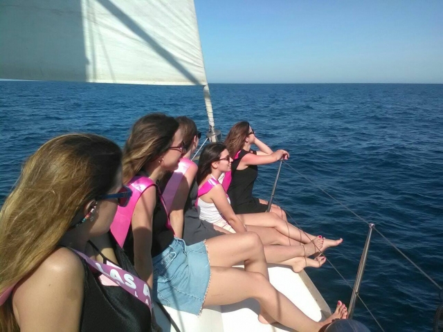  Filles sur le voilier 