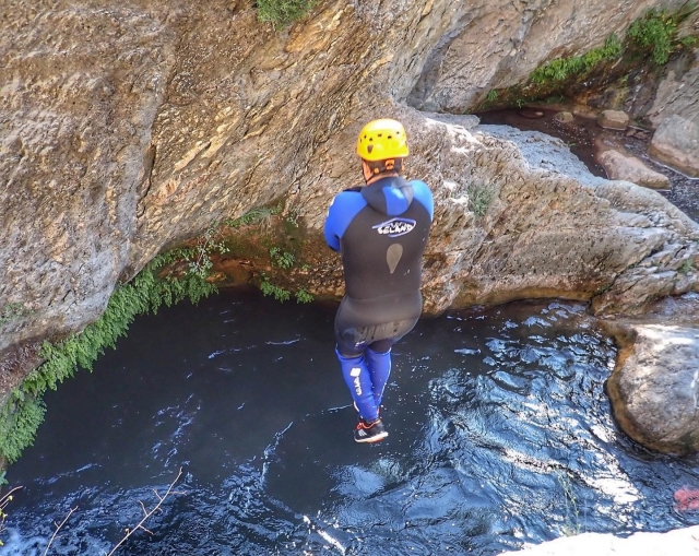 Tuffo nella piscina di Canaletes 