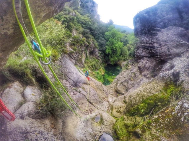  Rappelling 