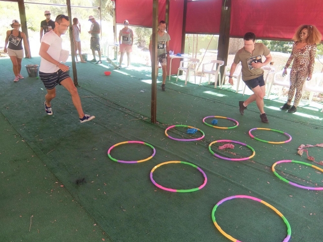 Juego con aros de colores
