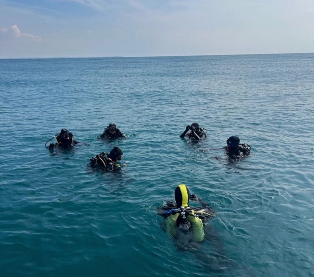Realizando las inmersiones del curso de buceo