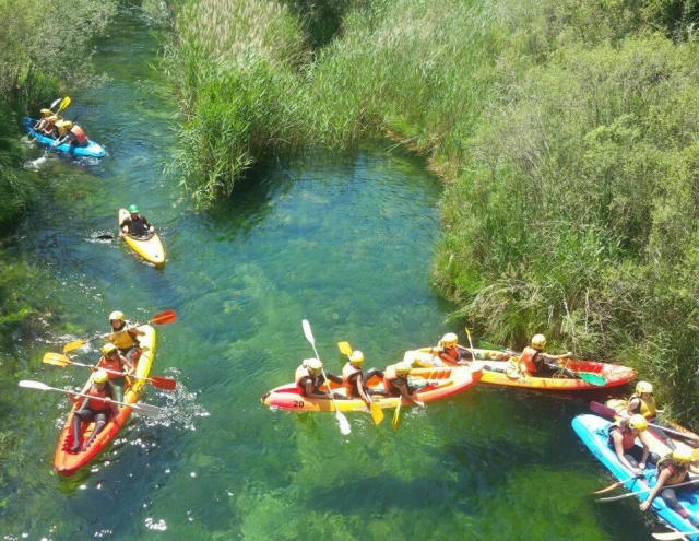 Navegando en canoa