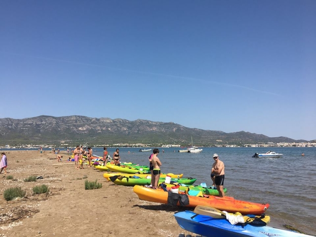 Material de kayak en Sant Carles de la Rápita