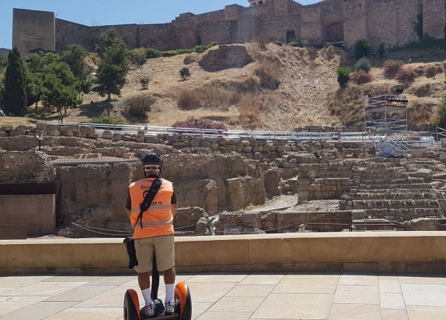  Segway à côté du mur 