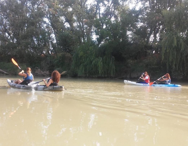  Praticar canoagem