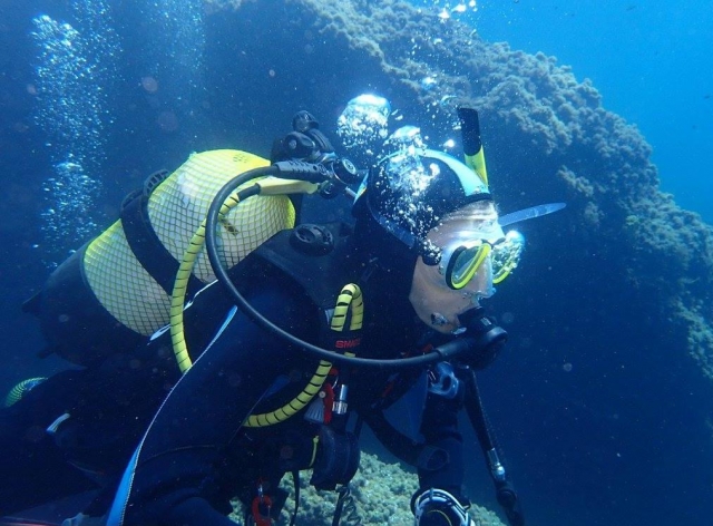  Equipped for diving 
