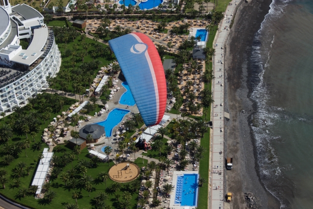  Parapendio sulla costa 