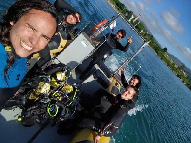  Partenza delle barche per immersioni