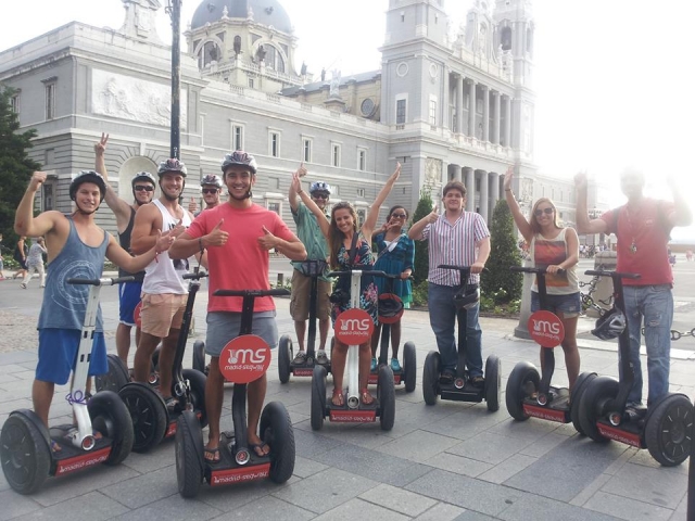  Percurso de segway pelo Palácio Real 