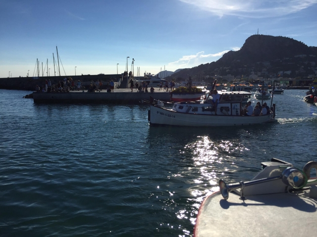 Barco zarpando