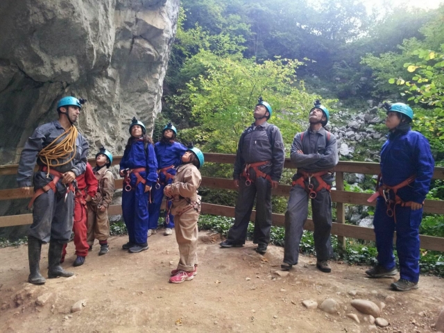  Außerhalb der Höhle 
