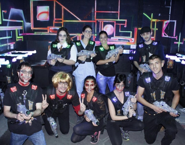  Festa di Halloween con combattimento laser 