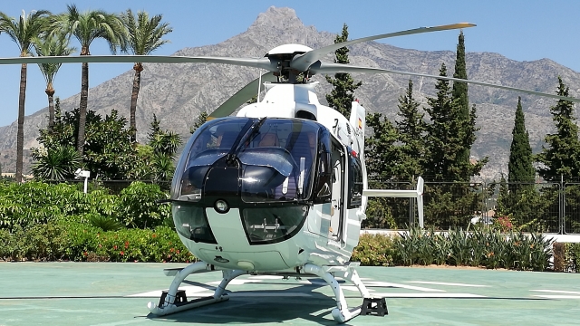  Hubschrauber am Boden 