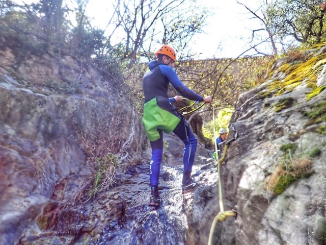 Rápel por la cascada del Barranco de Thues
