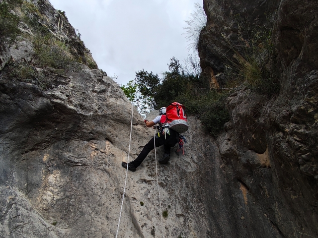 Descent of the Infierno ravine through Beniaya