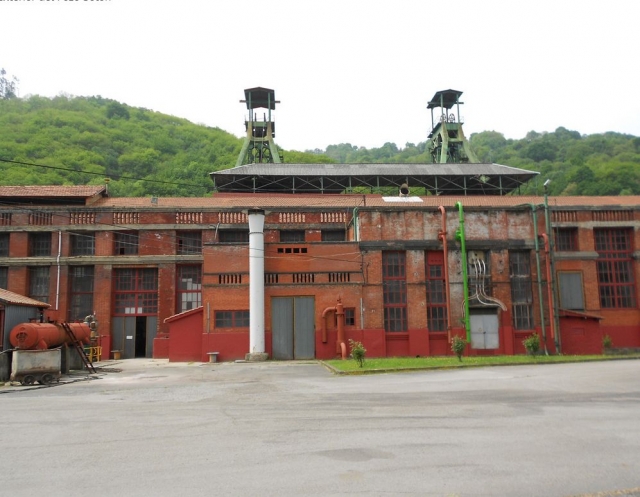  设施开采