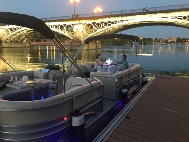  Abendessen für Paare auf einem Boot 