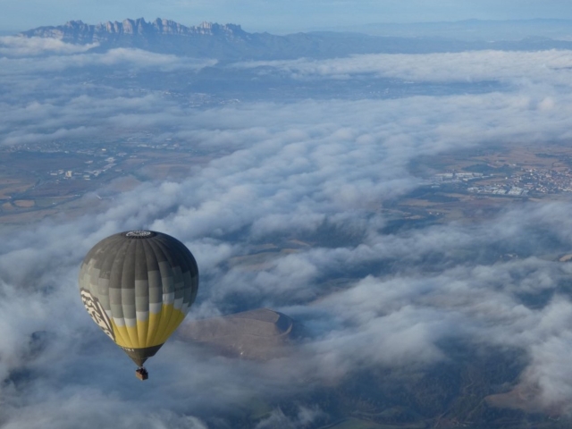  Volo in mongolfiera sopra Montserrat 