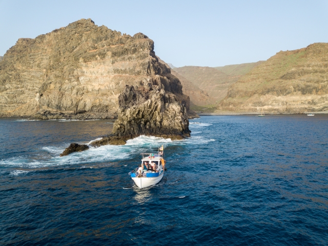 p-53778-disfrutando-de-la-gomera-en-barco1740048347_17400488841303.jpg