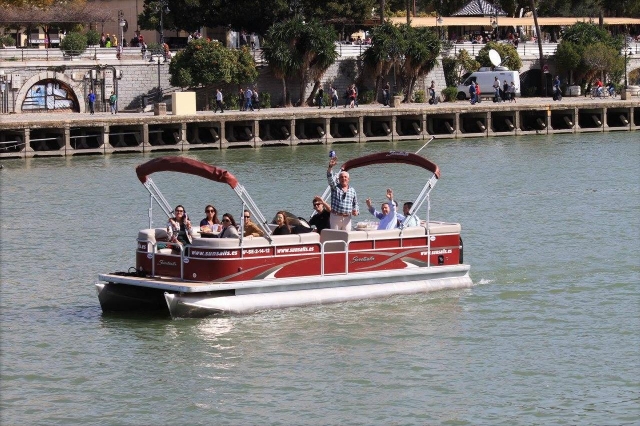  Cruzeiro ao longo do Guadalquivir em Sevilha