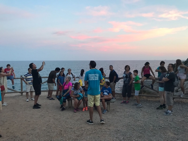  Halt am Strand bei Sonnenuntergang 