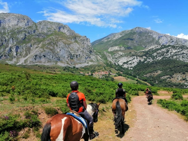  A cavallo tra le montagne 
