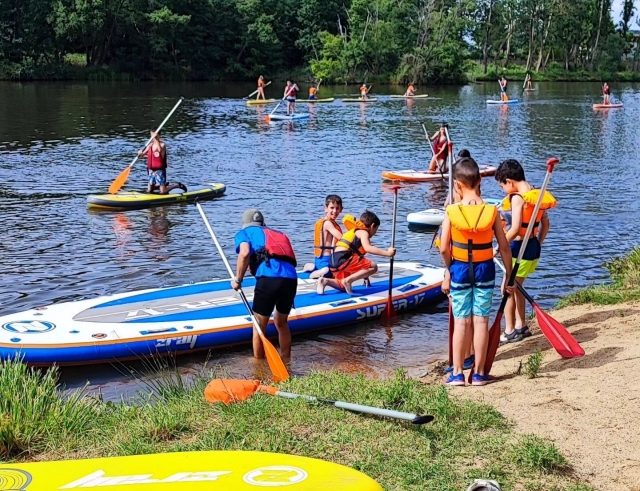  Paddelsurfbretter im Fluss Ägueda 