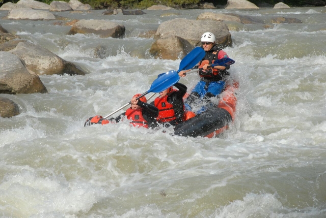 Sienle la adrenalina en canoaraft