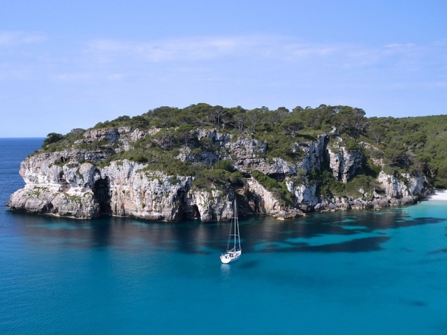 Route im Segelboot Cala Saona und Cuevas Formentera, 8h
