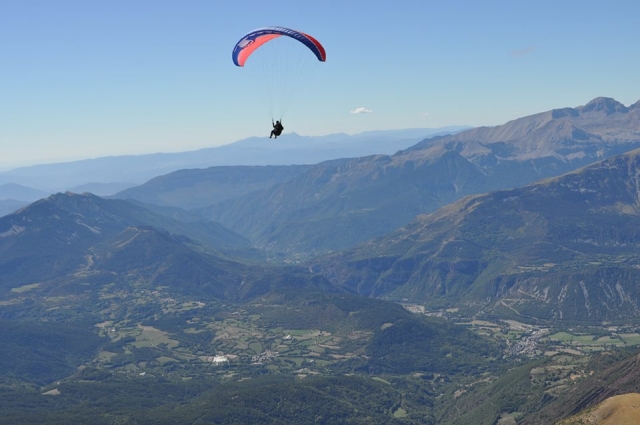  Volo in parapendio nei Pirenei 