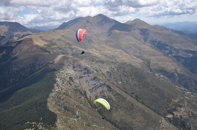  Parapendio vicino ai Pirenei 