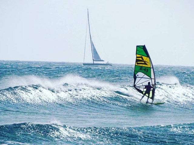 Realiza un curso de windsurf en Valencia