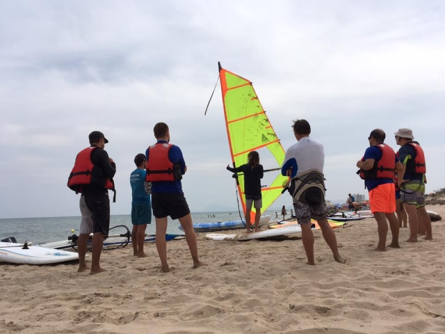 En clase de windsurf