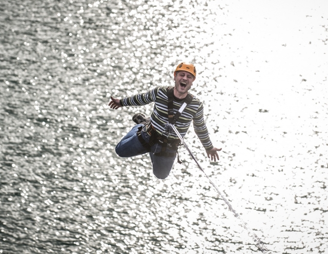 Puenting sobre el agua en Mula