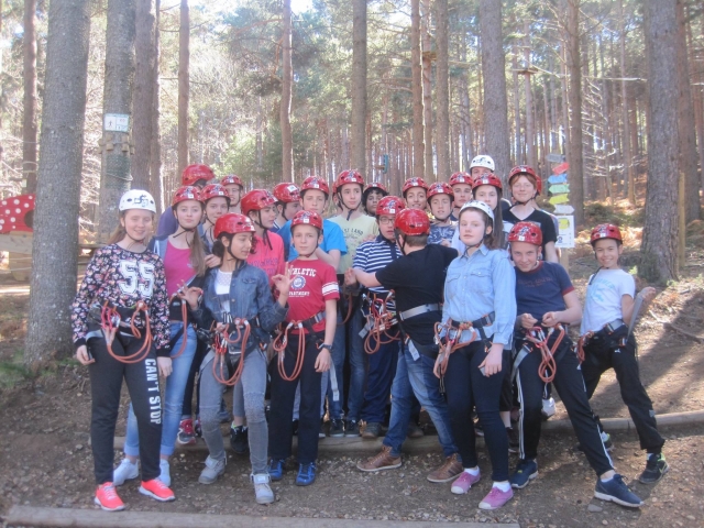  Jeunes sur le circuit d'aventure de Salamanque 