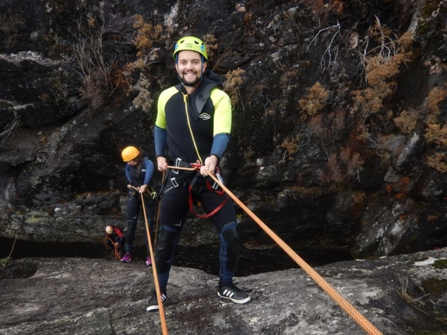  Starting the rappel in the Cerves ravine 