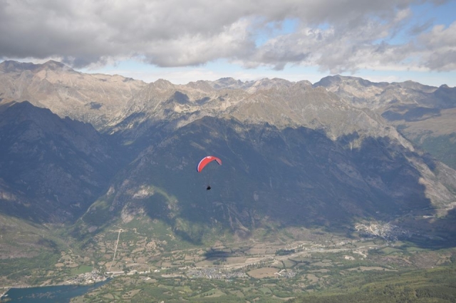Volando junto a Pirineos