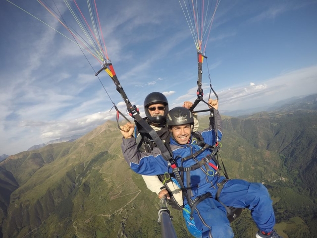 Vuelo biplaza junto a Pirineos