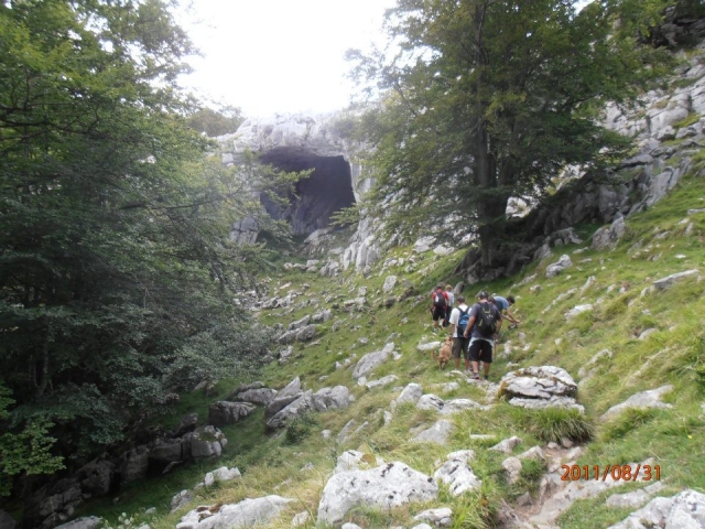  Exploring the mountains in Urdaibai 