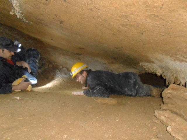  Passagem pelo portão da caverna em Urdaibai 