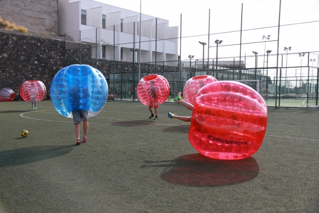 Juega al futbol