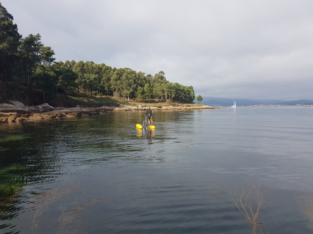  Tour the island 