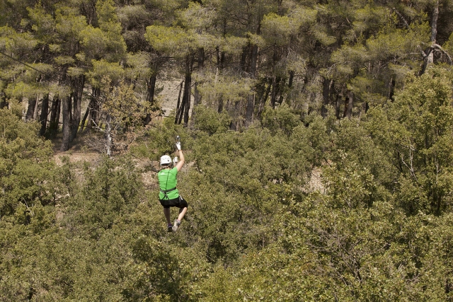 Parque multiaventura con tirolesa 