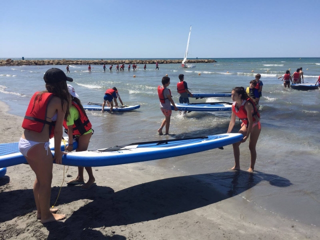  Mit den Brettern ans Wasser in Santa Pola 