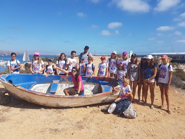  Teilnehmer des Santa Pola Camps am Strand 