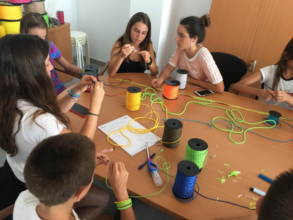 Workshop with colored cords in Santa Pola