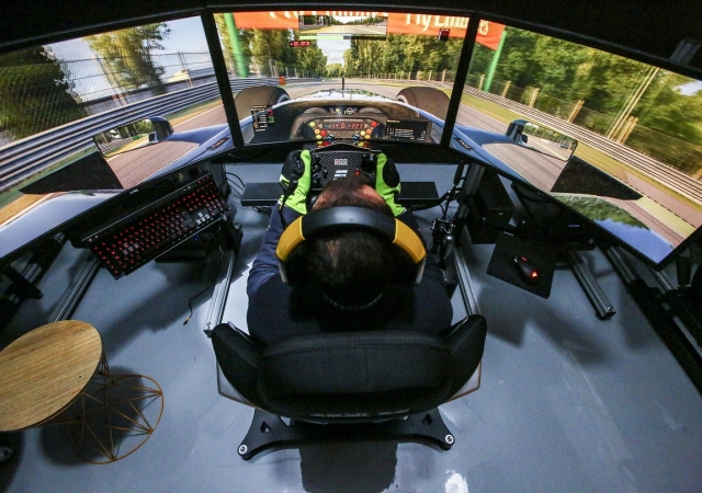  Conduite dans un simulateur pour les adieux 