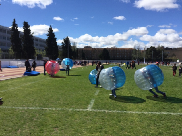 Juega con bubble soccer